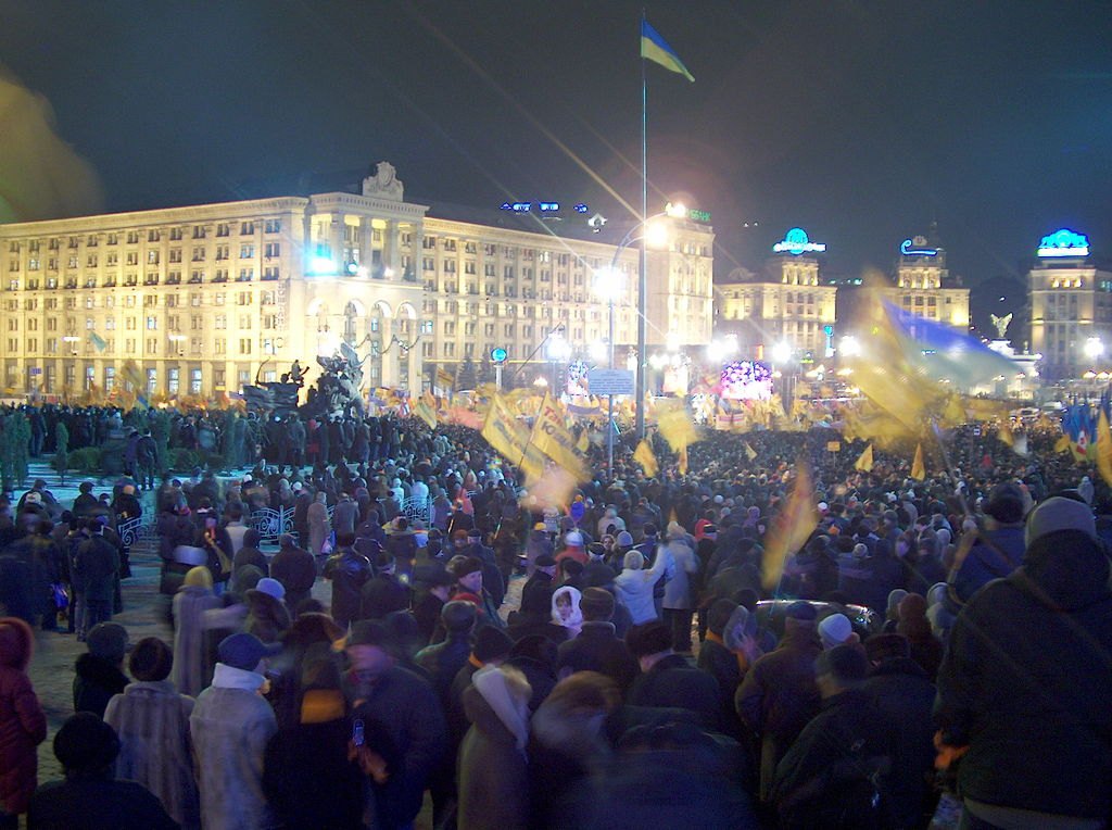 Перший день протестів на Майдані ,Київ, вечір 22.11.2004