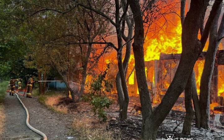 Вранці ворог обстріляв рекреаційну зону в Очакові, що спричинило пожежу