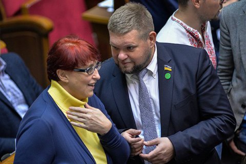 15 депутатів "Слуги народу" вийшли з партійного чату після коментарів Третьякової
