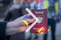 Учням на окупаційних територіях погрожують не давати атестати без російського паспорта