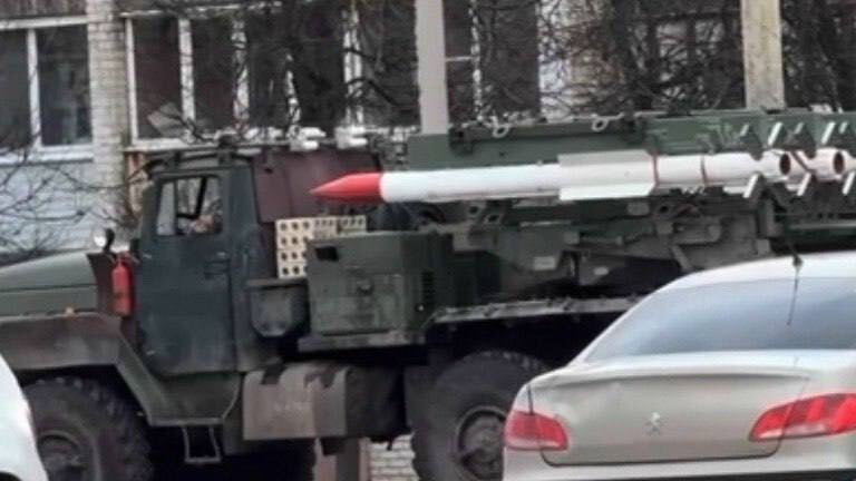 Пускова установка невідомого російського ЗРК з ракетами Р-77-1. 