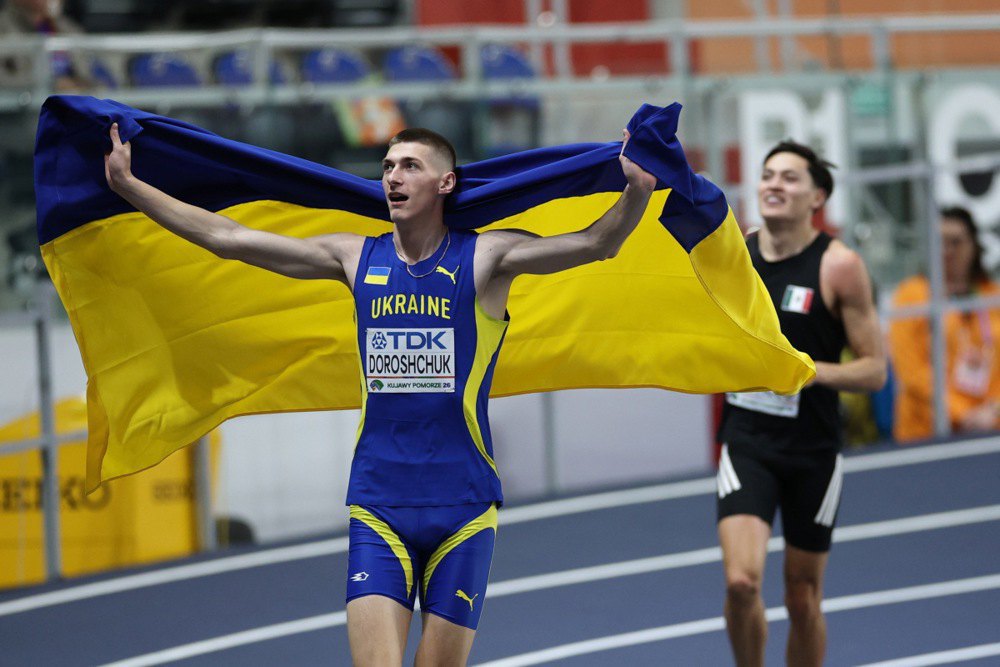 Емоції українського стрибуна Дорощука після перемоги на ЧС у приміщенні