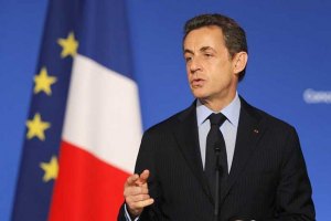 Разгневанные демонстранты закидали Саркози яйцами