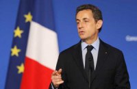 Разгневанные демонстранты закидали Саркози яйцами