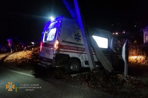 На Дніпропетровщині зіткнулися маршрутка та “швидка”, є 6 постраждалих