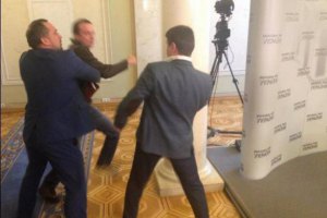 У Раді депутат Івченко розбив обличчя Єгору Соболєву