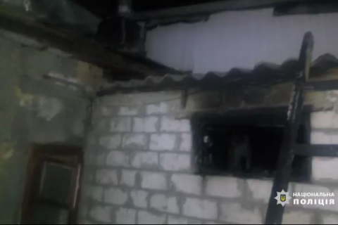 В Одессе мужчина сжег дом бывшей жены и пытался бежать на Донбасс