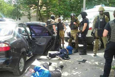 У Вінниці поліція затримала озброєну банду, яка пограбувала ювелірний магазин