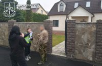 Прокурори повідомили про підозру киянину, який побудував кафе-бар без жодних документів