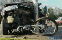 У Києві в результаті зіткнення двох авто постраждав велосипедист
