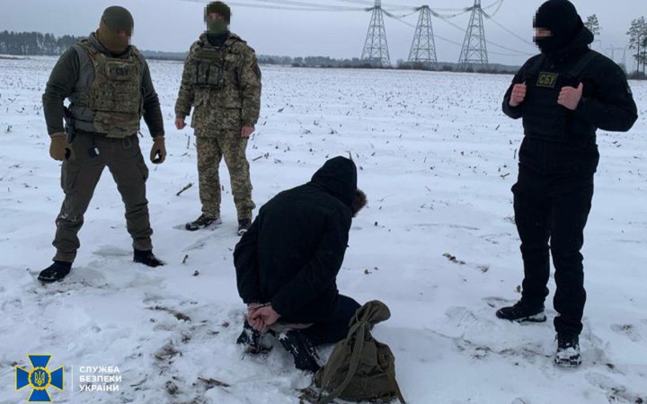 СБУ затримала “вагнерівця” за коригування російських ударів, які мали знеструмити Київ 