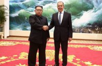 Российский телеканал "дорисовал" Ким Чен Ыну улыбку на фото с Лавровым