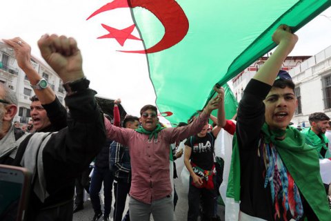 В Алжирі скасували президентські вибори через відсутність кандидатів
