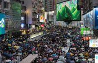 Полиция применила резиновые пули против толпы митингующих в Гонконге (обновлено)