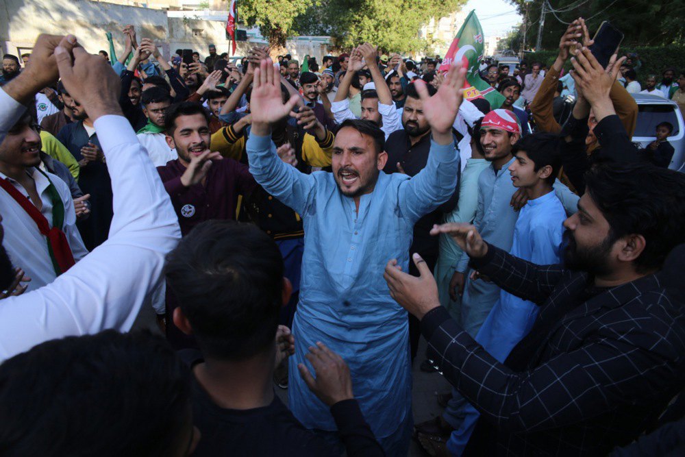 Прихильники партії Імрана Хана PTI закликають оприлюднити результати виборів