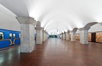 У Києві під поїзд метро потрапив чоловік
