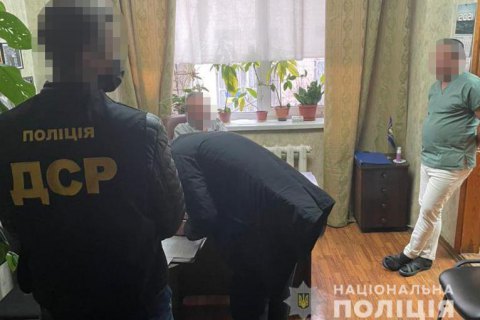 У Києві затримали лікарів, які заробляли на померлих від COVID-19
