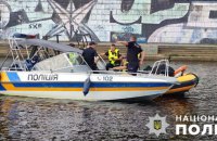 Рятувальники відновили пошуки хлопця, який упав у Дніпро через аварію на атракціоні