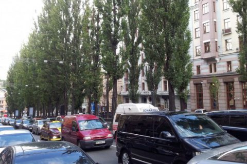 ​​У центрі Києва до 18 липня заборонили рух транспорту через зйомки відеоролика