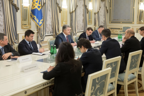 Порошенко провел встречу с главой МИД Франции