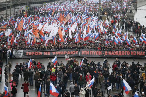 Поліція нарахувала на марші пам'яті Нємцова в Москві 7,5 тис. осіб