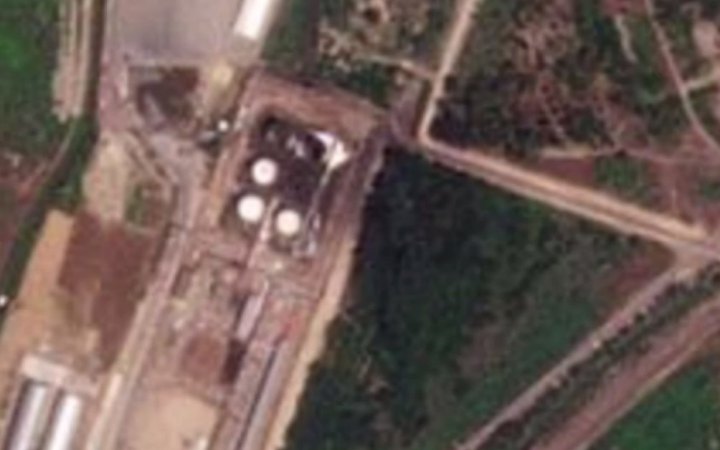 З'явилися нові супутникові знімки з наслідками дронової атаки по нафтобазі в Азові Ростовської області 