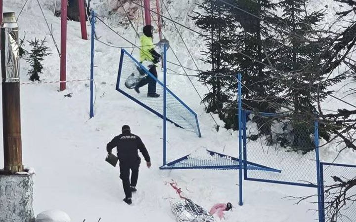 Про підозру повідомили керівництву гірськолижного курорту Драгобрат через загибель туристки