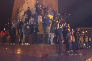 У Харкові активісти встановили хрест на місці знесеного Ілліча