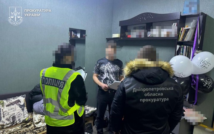 ​На Дніпропетровщині викрили мережу псевдореабілітаційних центрів, де утримували майже 300 людей
