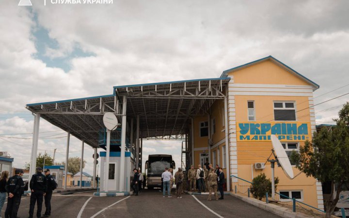 На українсько-молдовському кордоні призупинили пропуск транспортних засобів і товарів