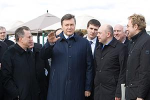Евро-2012 и Олимпиада-2022 помогут построить "Украину пятизвездочного образца", - Янукович