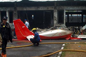 В Індонезії літак врізався в житловий будинок