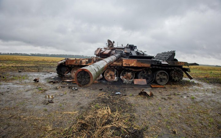 Українські військові ліквідували за добу 950 росіян, 13 танків і літак, – Генштаб