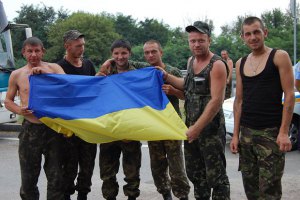 Киевские волонтеры собрали 50 тысяч аптечек для военных в зоне АТО