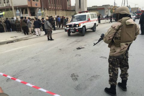 Під час вибуху в мечеті Кабула загинули 27 людей, десятки поранені