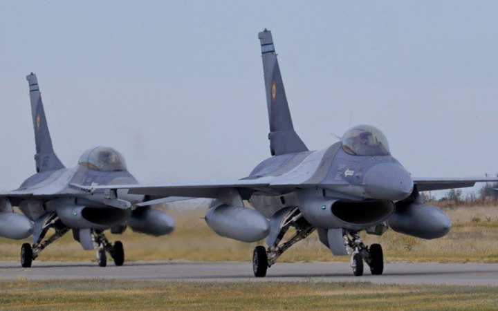 Українські пілоти завершують навчання на F-16 у США та Данії 
