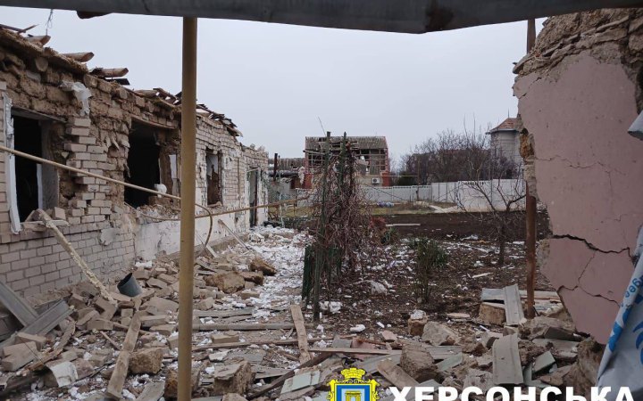 Уранці росіяни обстріляли Зеленівку на Херсонщині, є постраждала