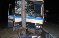 В Киеве автобус врезался в столб