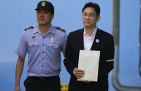 Главу Samsung приговорили к пяти годам за взятки