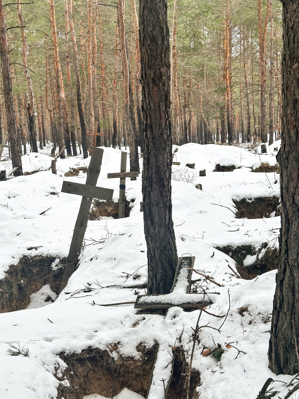 Місце масового поховання Ізюм на Харківщині