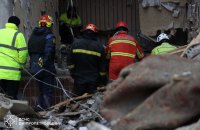 Число жертв російської атаки на багатоповерхівку у Дніпрі зросло до трьох