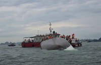 У В'єтнамі перекинулося екскурсійне судно, понад 30 людей загинули