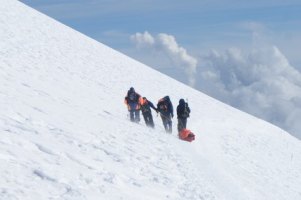 Спасатели продолжают искать на Эльбрусе украинского альпиниста