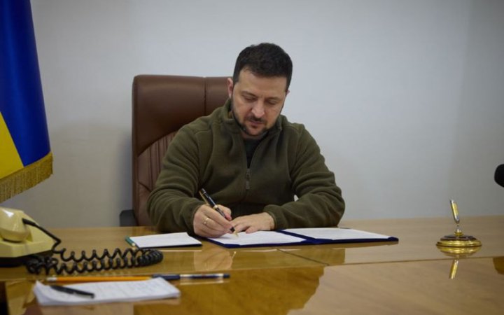 Зеленський підписав закон про посилення відповідальності за вчинення військовими правопорушень