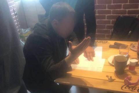 Полиция задержала начальника хозуправления Киевсовета за взятку