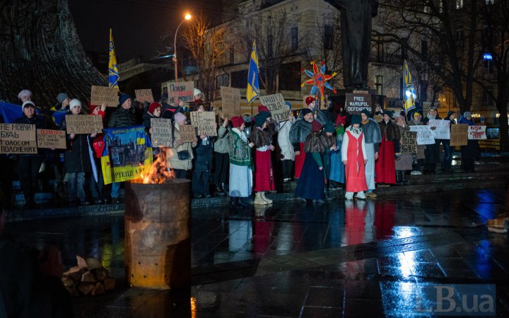 Стати голосом полонених. Рідні захисників Маріуполя вийшли на акцію у Львові