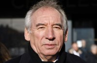 Французький парламент вкотре провалив голосування за вотум недовіри уряду