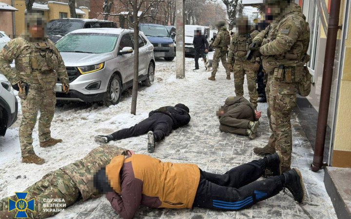 СБУ і Нацполіція викрили у Вінниці угруповання, яке продавало посвідчення «добробату» ухилянтам