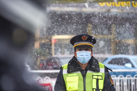 Жителям провинции Хубэй запретили выходить из домов из-за коронавируса