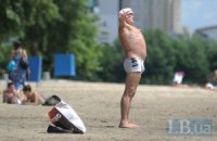 На пляжах Киева купаться нельзя